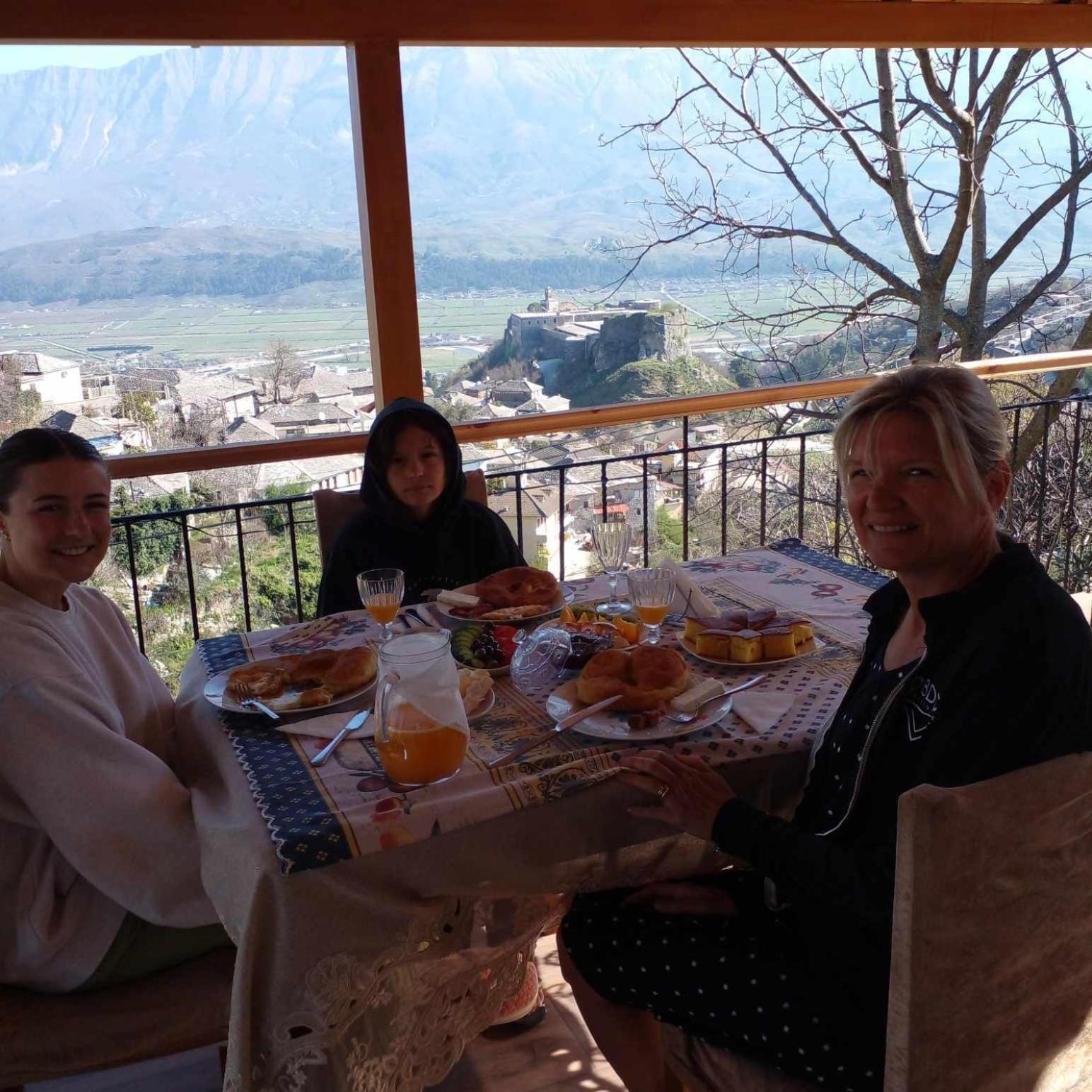 Guest House Hasko Gjirokastra Kültér fotó